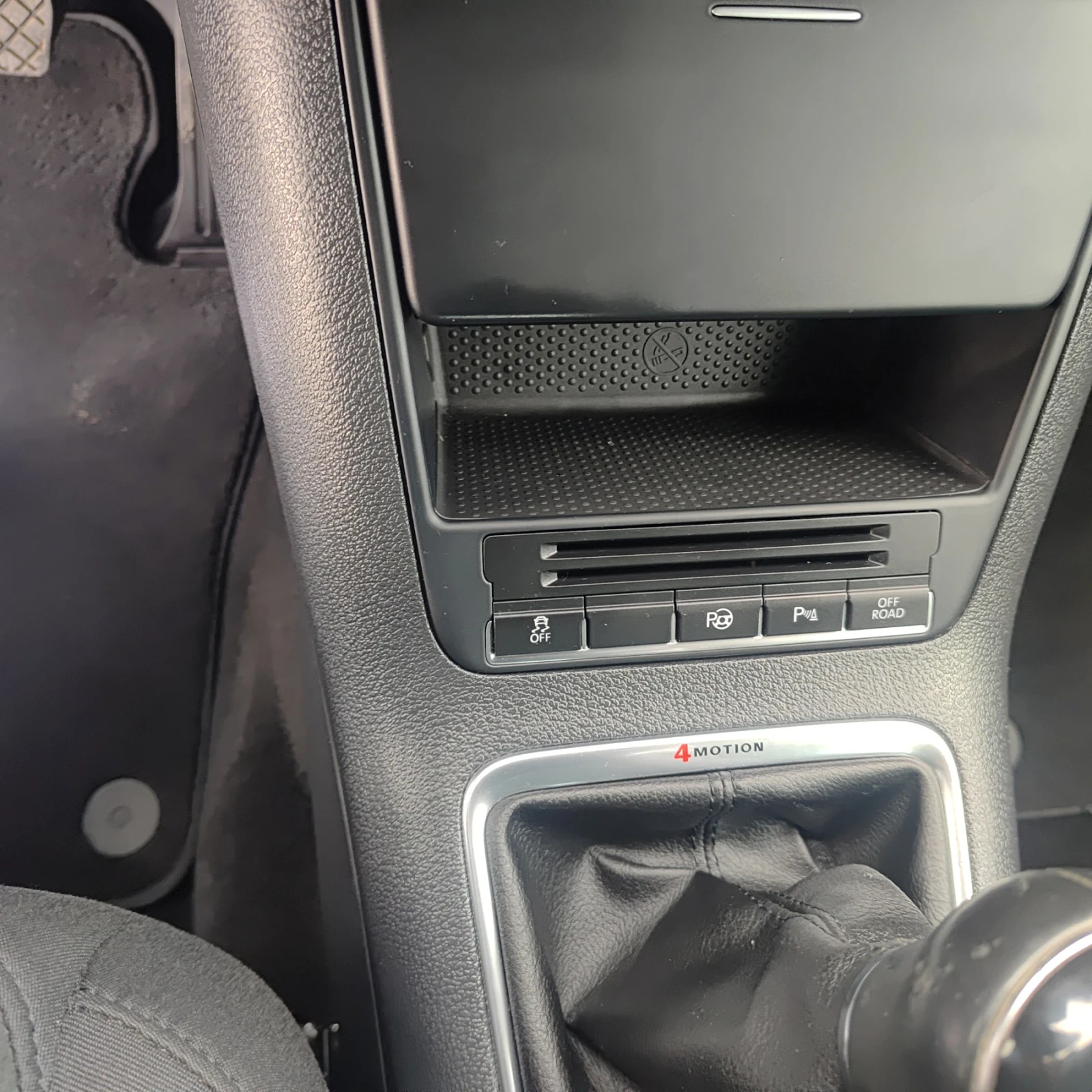 VW Tiguan 2.0TDI 140KS 4x4, снимка 9 - Автомобили и джипове - 54793795