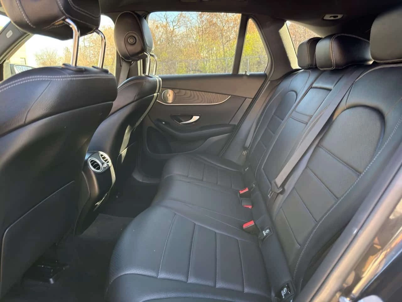 Mercedes-Benz GLC * 300 AMG PACKAGE * CARFAX * ЦЕНА ДО БГ, снимка 13 - Автомобили и джипове - 54884608