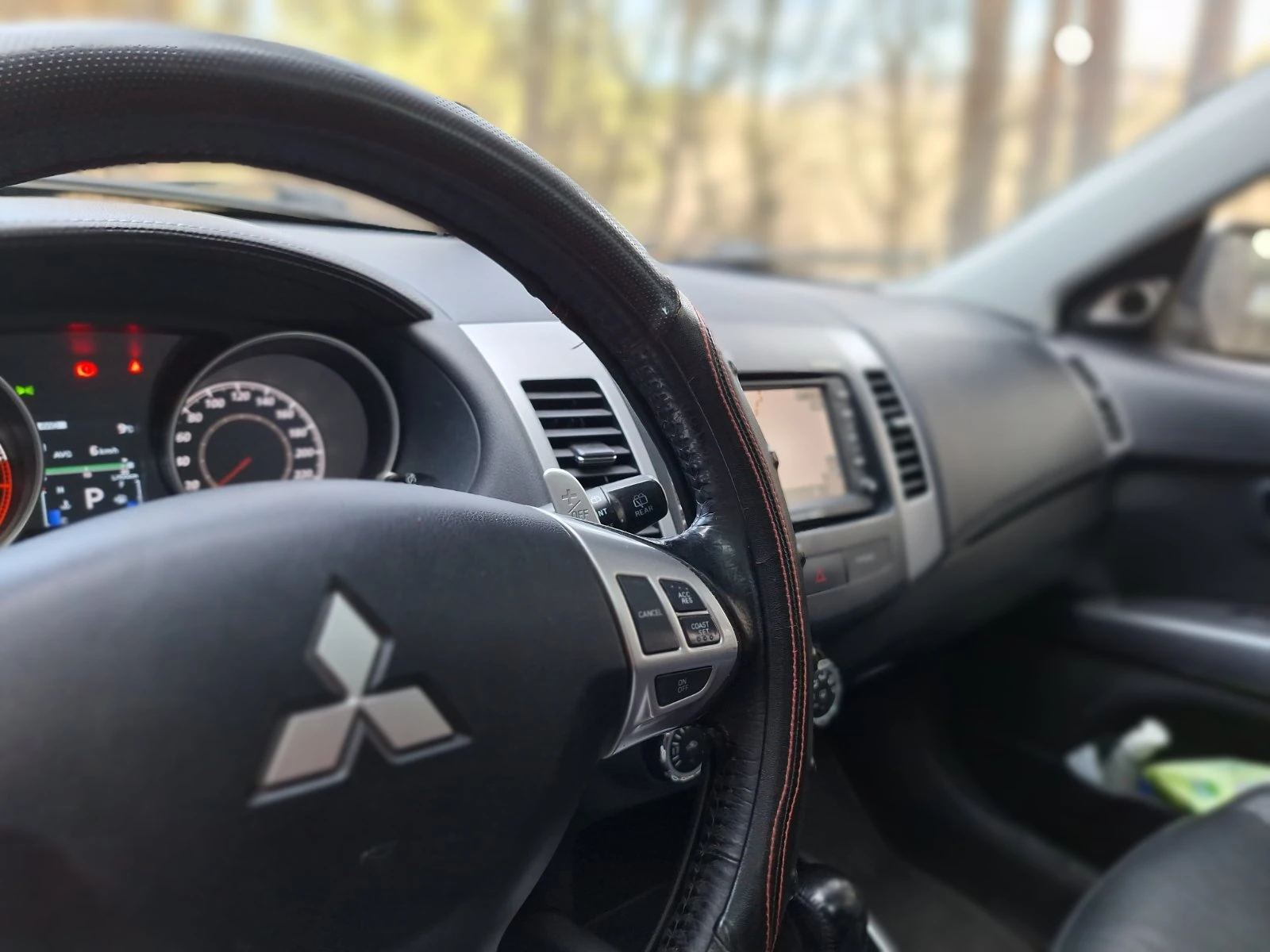 Mitsubishi Outlander 2.4 бензин/газ BRC, 4x4, автомат, 7 места, снимка 9 - Автомобили и джипове - 55123440