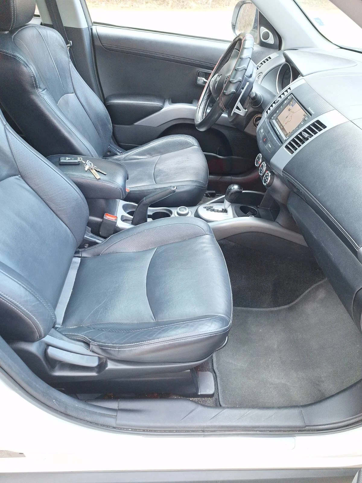 Mitsubishi Outlander 2.4 бензин/газ BRC, 4x4, автомат, 7 места, снимка 6 - Автомобили и джипове - 55123440