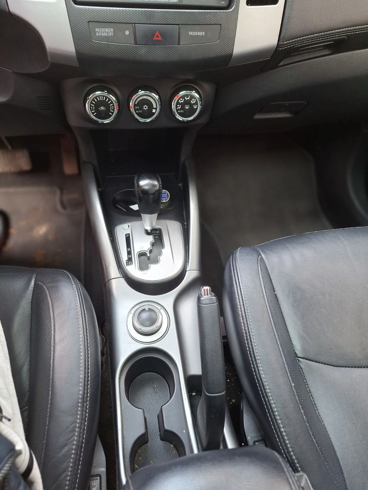 Mitsubishi Outlander 2.4 бензин/газ BRC, 4x4, автомат, 7 места, снимка 8 - Автомобили и джипове - 55123440