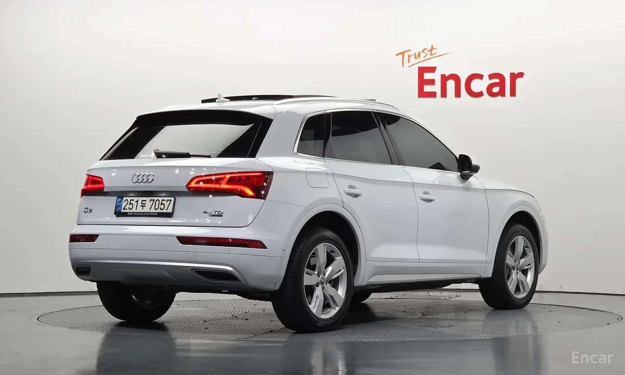 Audi Q5 * 40 TDI Quattro Premium * , снимка 2 - Автомобили и джипове - 56329977
