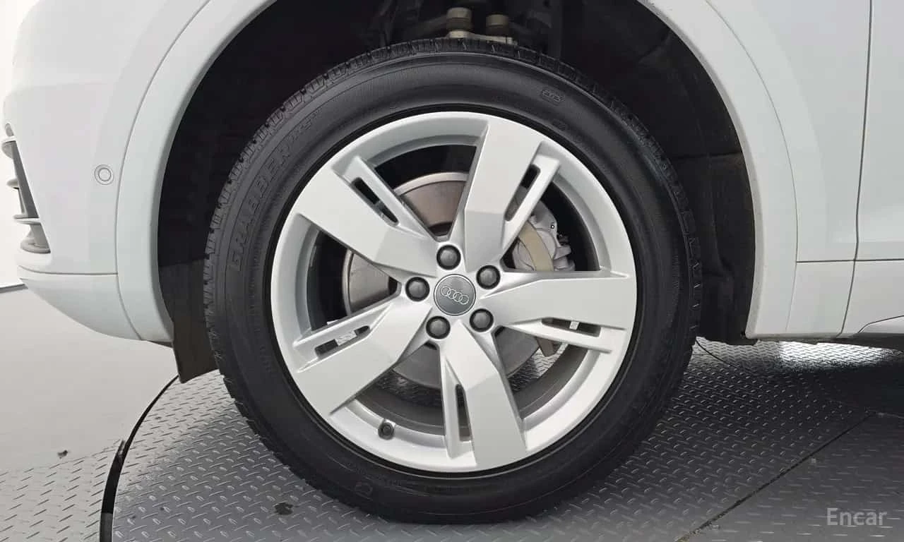 Audi Q5 * 40 TDI Quattro Premium * , снимка 5 - Автомобили и джипове - 56329977