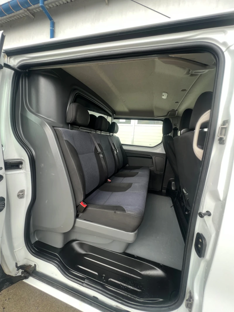 Opel Vivaro Товаропътнически / 6-места / Климатик , снимка 10 - Бусове и автобуси - 51882438