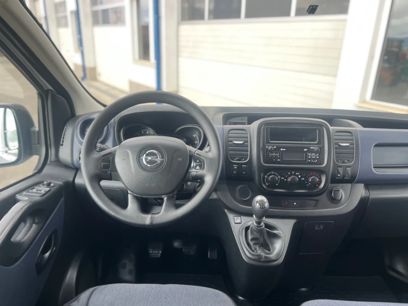 Opel Vivaro Товаропътнически / 6-места / Климатик , снимка 15 - Бусове и автобуси - 51882438