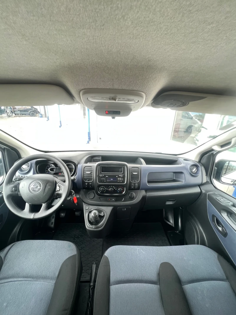 Opel Vivaro Товаропътнически / 6-места / Климатик , снимка 14 - Бусове и автобуси - 51882438