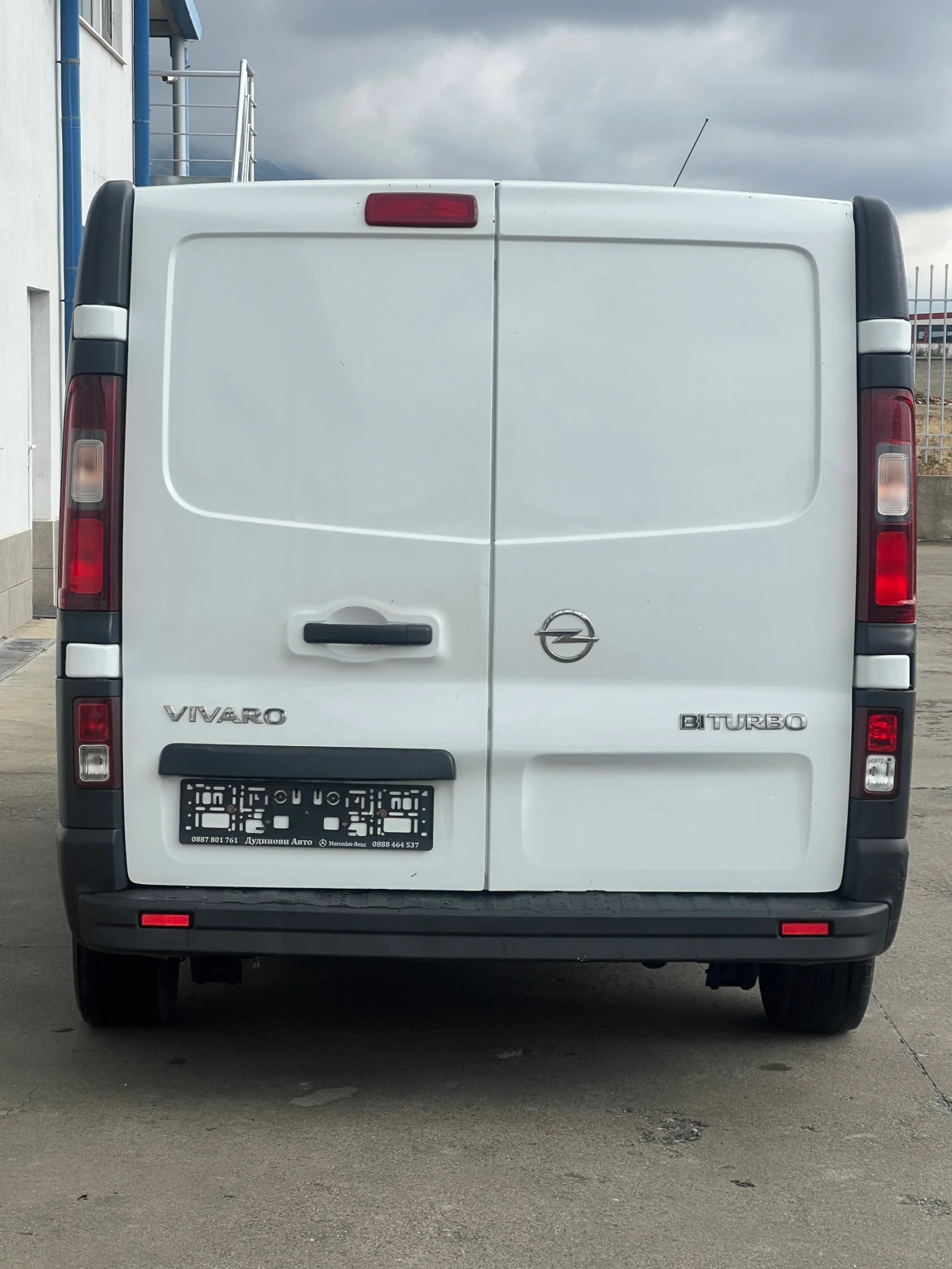 Opel Vivaro Товаропътнически / 6-места / Климатик  - изображение 6