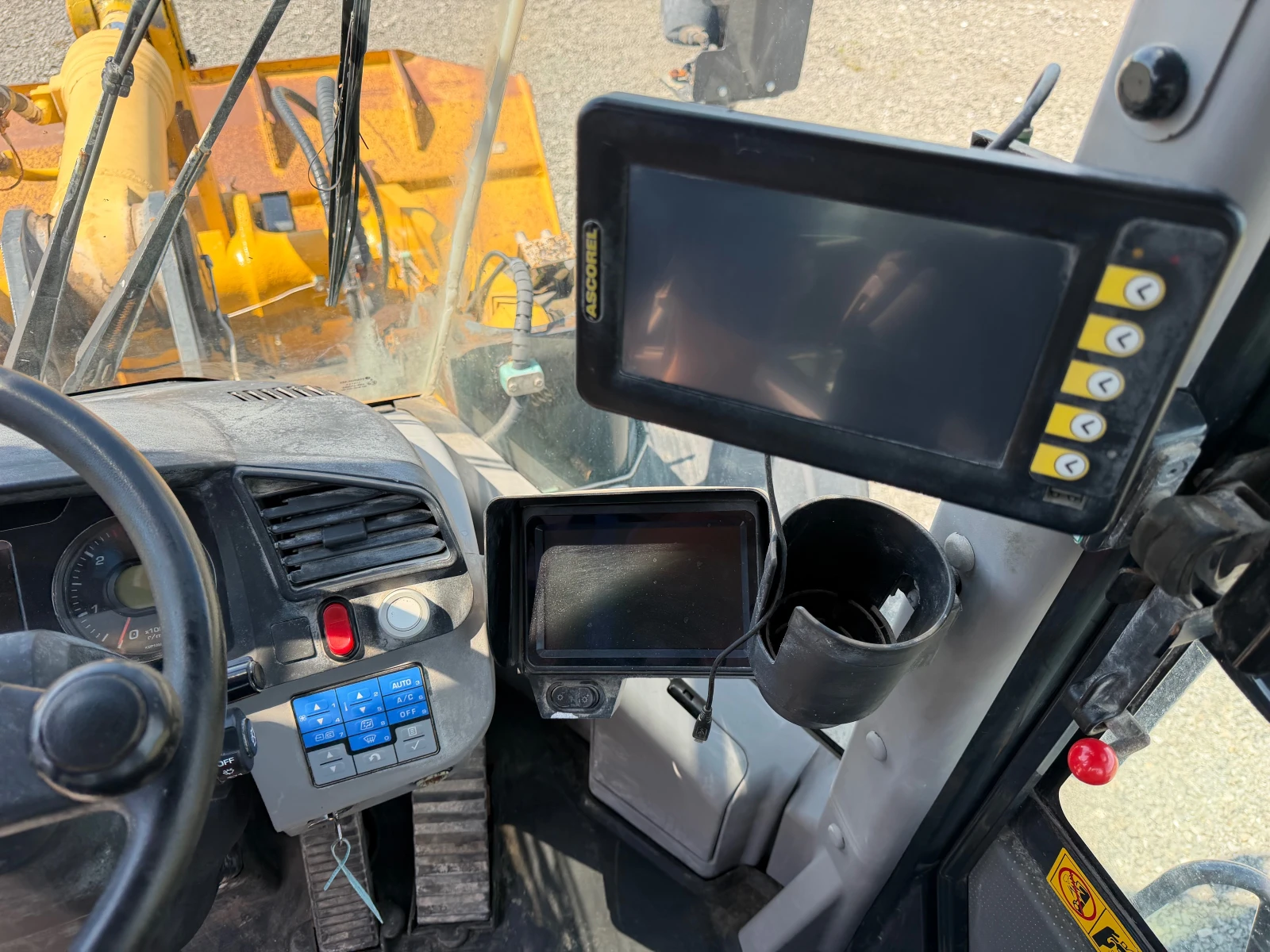 Челен товарач Komatsu WA 380-8 ЛИЗИНГ, снимка 13 - Индустриална техника - 54289519