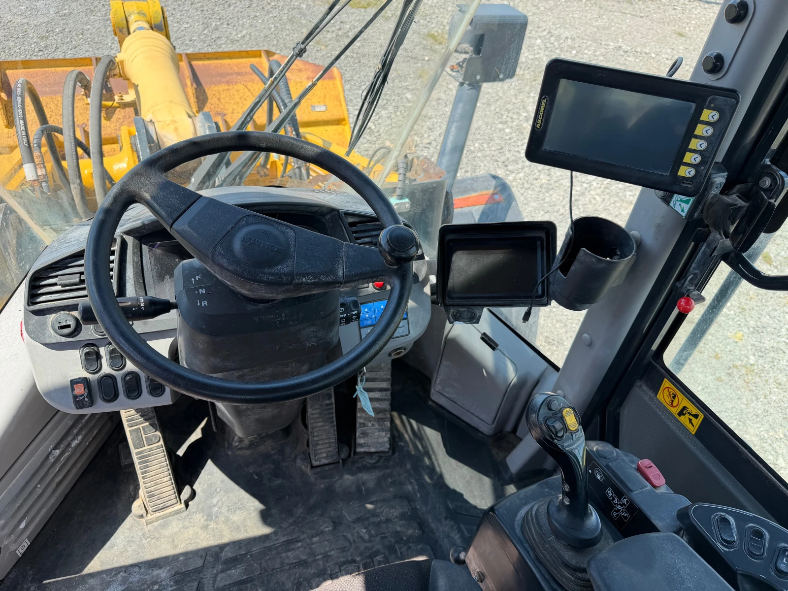 Челен товарач Komatsu WA 380-8 ЛИЗИНГ, снимка 12 - Индустриална техника - 54289519
