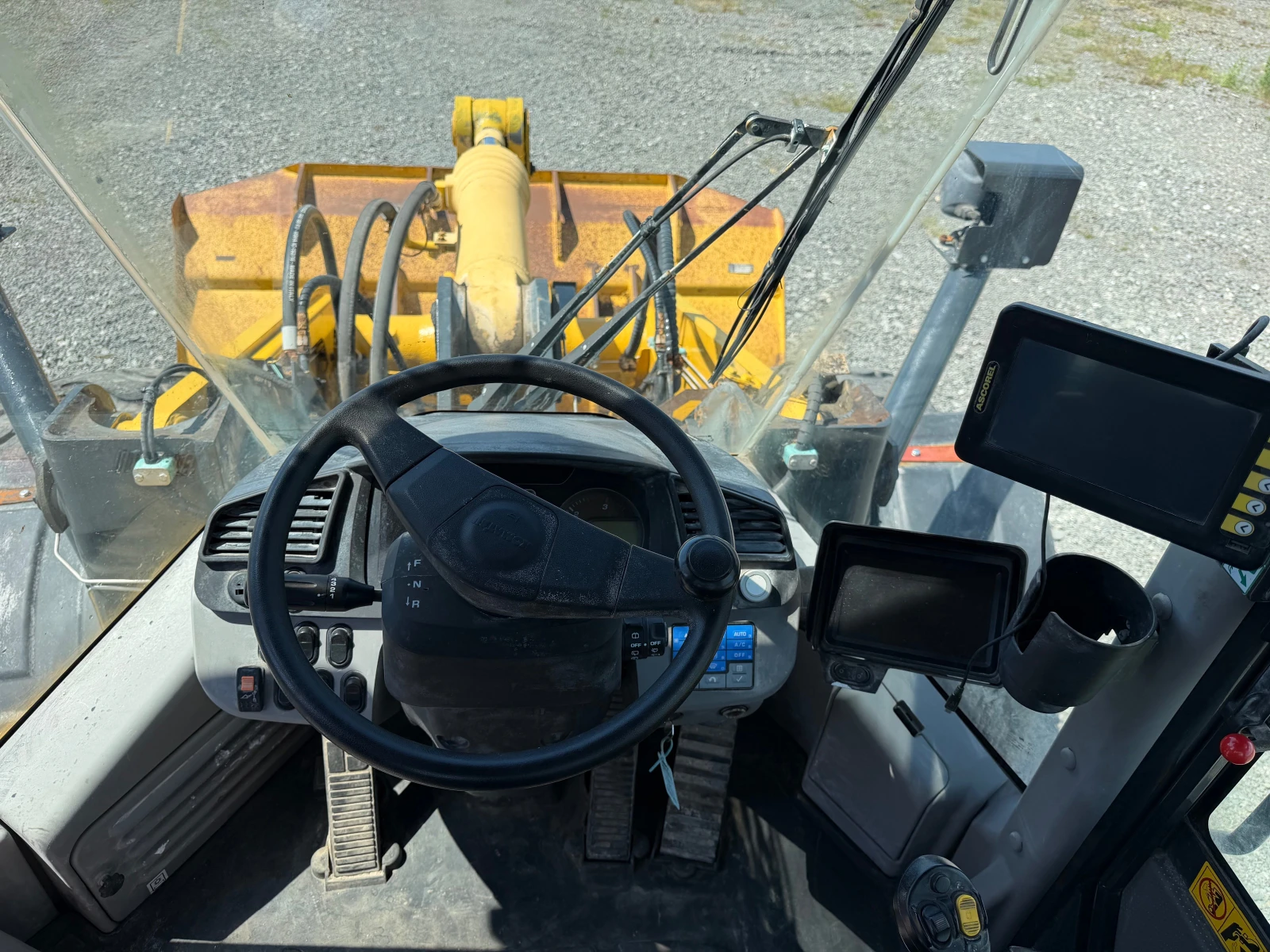 Челен товарач Komatsu WA 380-8 ЛИЗИНГ, снимка 15 - Индустриална техника - 54289519