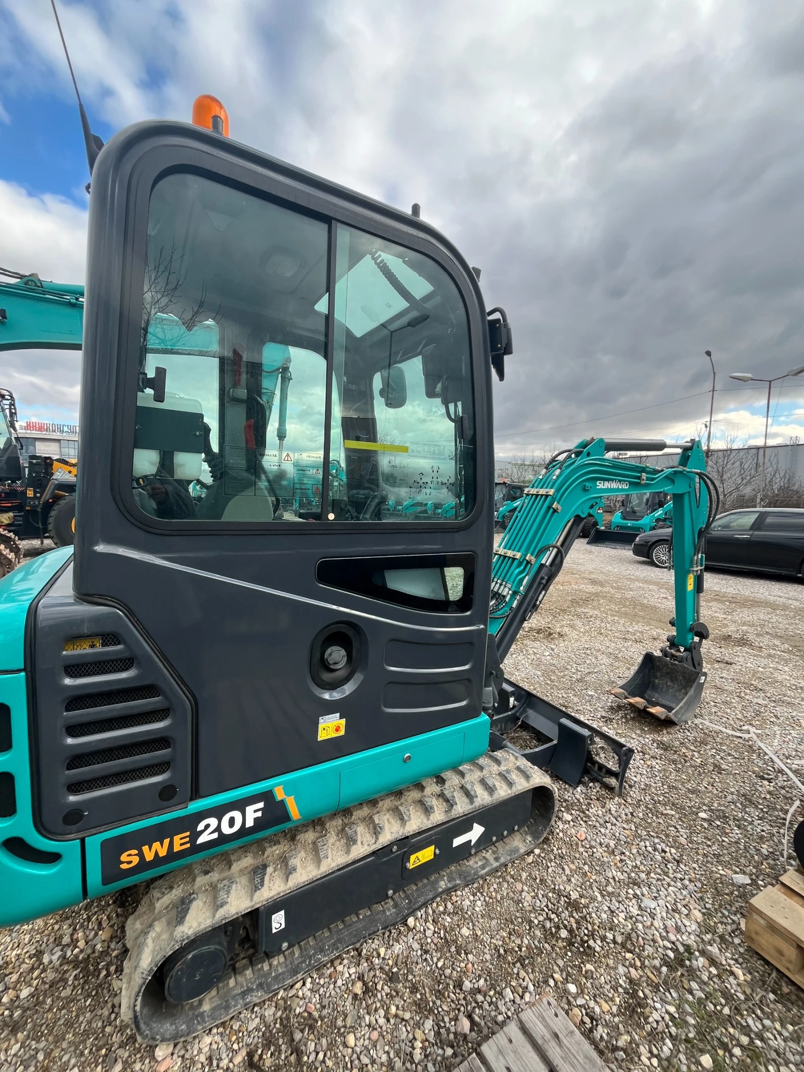 Багер Sunward SWE20F, снимка 4 - Индустриална техника - 54791256