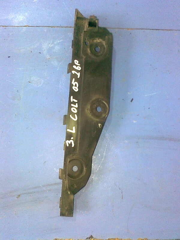 водач за задна броня (ляв) за Мицубиши Колт 05г. 