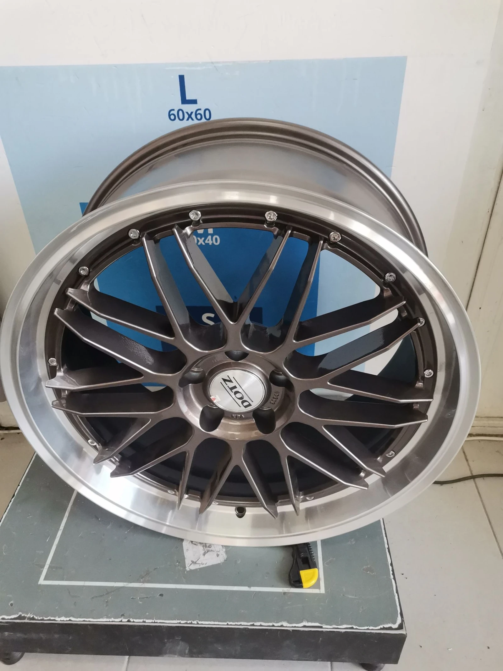    235/35R20 | Mobile.bg   1