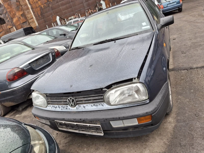 VW Golf, снимка 1 - Автомобили и джипове - 48221734