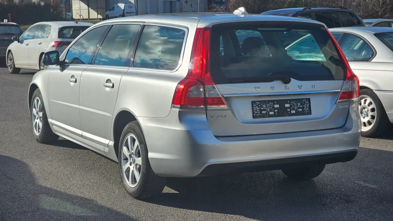 Volvo V70 2.0 Diesel КАТО НОВА , снимка 4 - Автомобили и джипове - 48366494