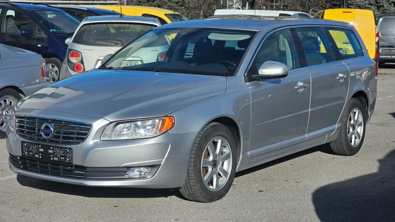 Volvo V70 2.0 Diesel КАТО НОВА , снимка 1 - Автомобили и джипове - 48366494