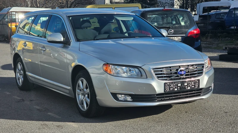 Volvo V70 2.0 Diesel КАТО НОВА , снимка 2 - Автомобили и джипове - 48366494