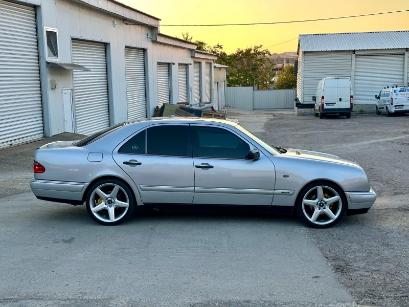 Mercedes-Benz E 220, снимка 5 - Автомобили и джипове - 52646175