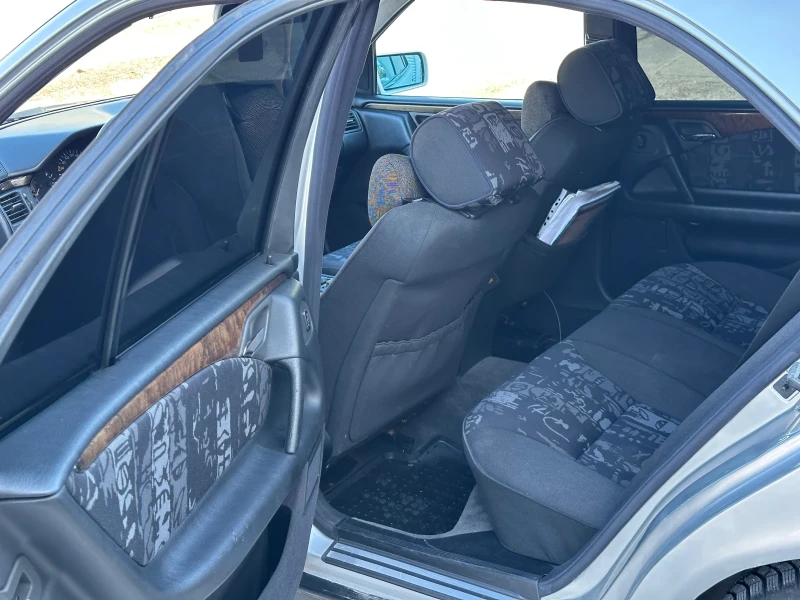 Mercedes-Benz E 220, снимка 10 - Автомобили и джипове - 52646175