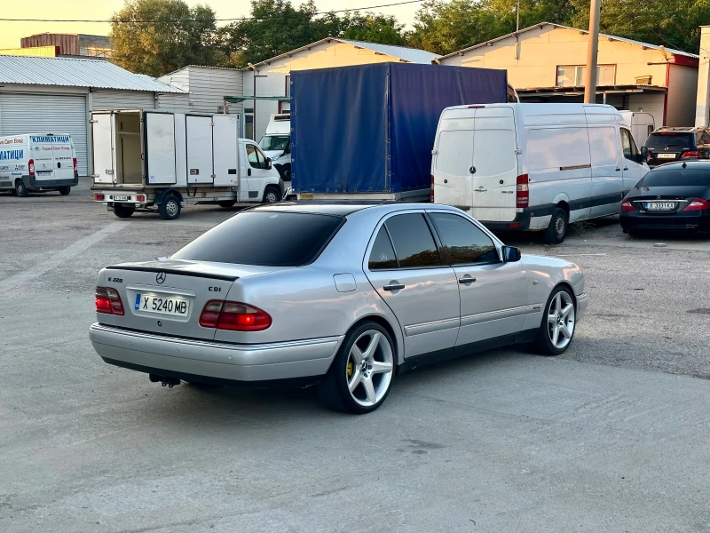 Mercedes-Benz E 220, снимка 6 - Автомобили и джипове - 52646175