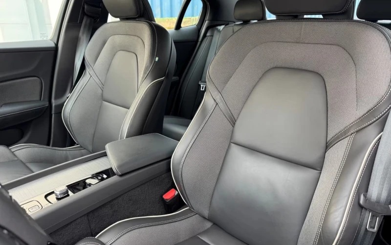 Volvo S60 B4/197HP/PLUS/DARK/360/PANO/H&K/712v, снимка 9 - Автомобили и джипове - 51652428