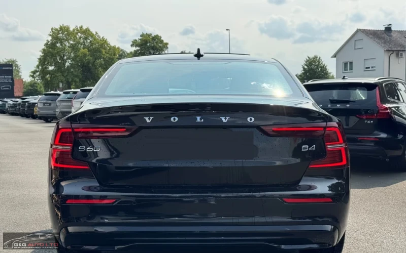 Volvo S60 B4/197HP/PLUS/DARK/360/PANO/H&K/712v, снимка 4 - Автомобили и джипове - 51652428