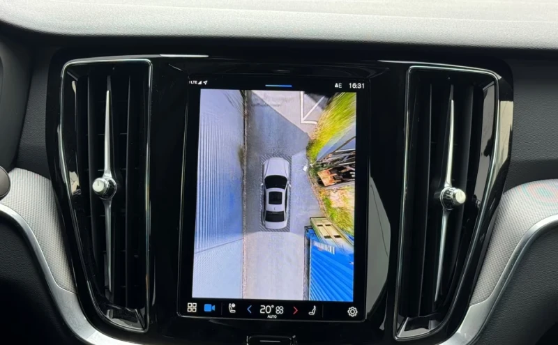 Volvo S60 B4/197HP/PLUS/DARK/360/PANO/H&K/712v, снимка 15 - Автомобили и джипове - 51652428