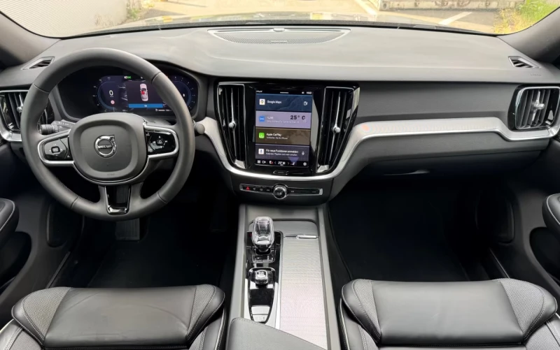 Volvo S60 B4/197HP/PLUS/DARK/360/PANO/H&K/712v, снимка 7 - Автомобили и джипове - 51652428