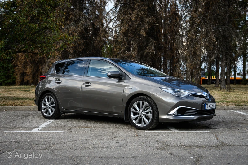 Toyota Auris 1.8 VVTi Hybrid, снимка 8 - Автомобили и джипове - 52330815