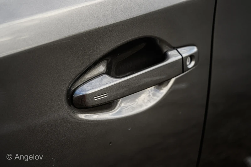 Toyota Auris 1.8 VVTi Hybrid, снимка 13 - Автомобили и джипове - 52330815