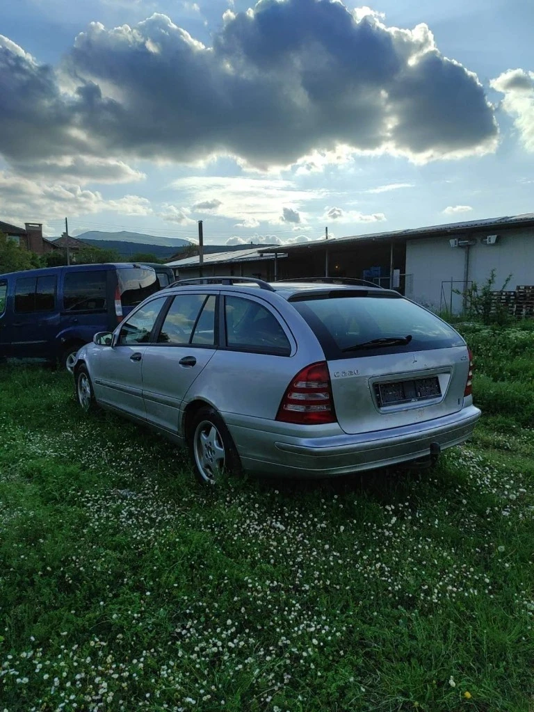 Mercedes-Benz C 220, снимка 8 - Автомобили и джипове - 48187000