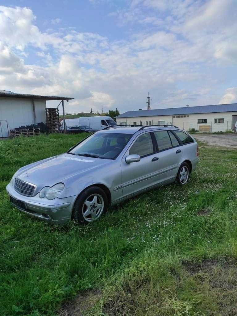 Mercedes-Benz C 220, снимка 2 - Автомобили и джипове - 48187000