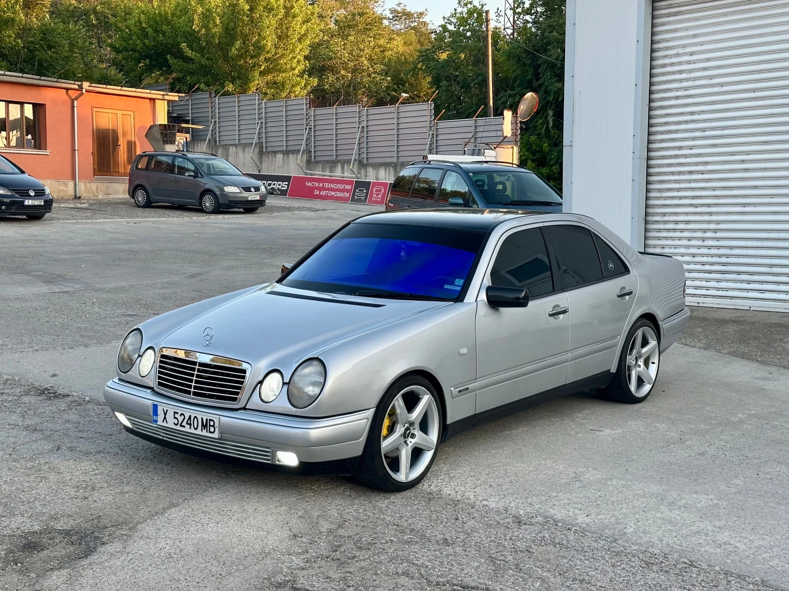 Mercedes-Benz E 220, снимка 1