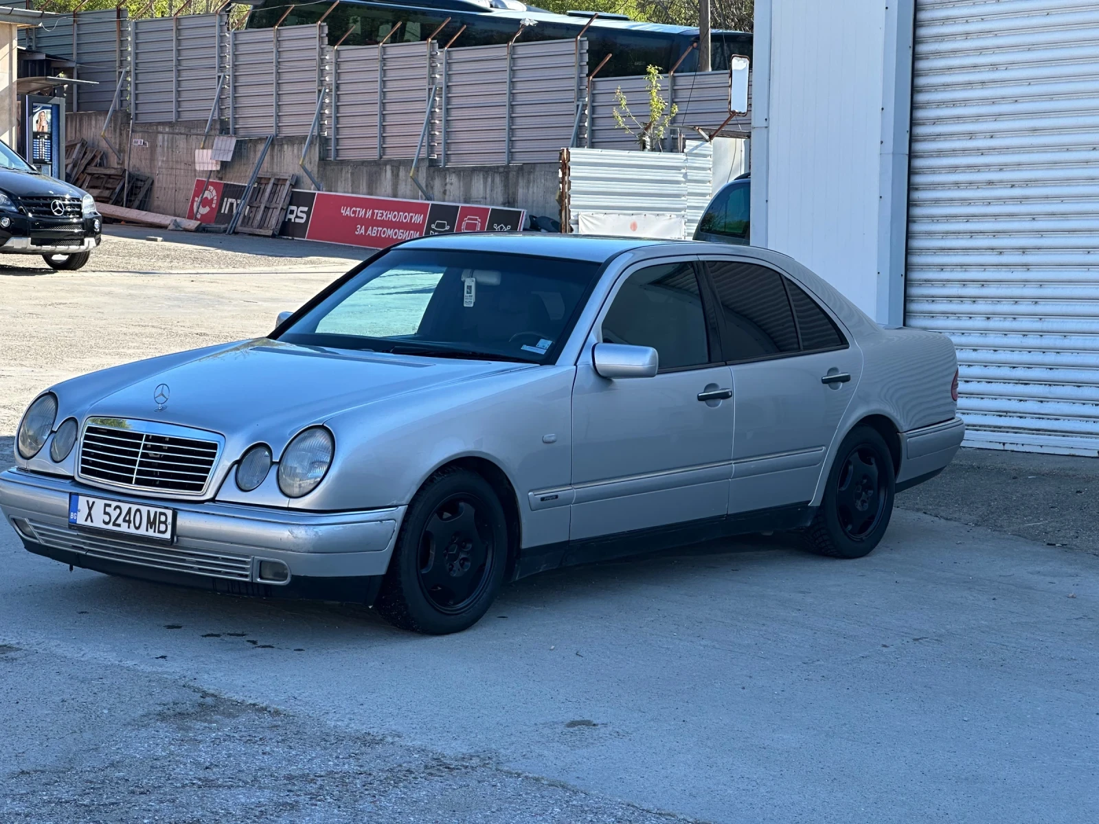 Mercedes-Benz E 220  - изображение 2