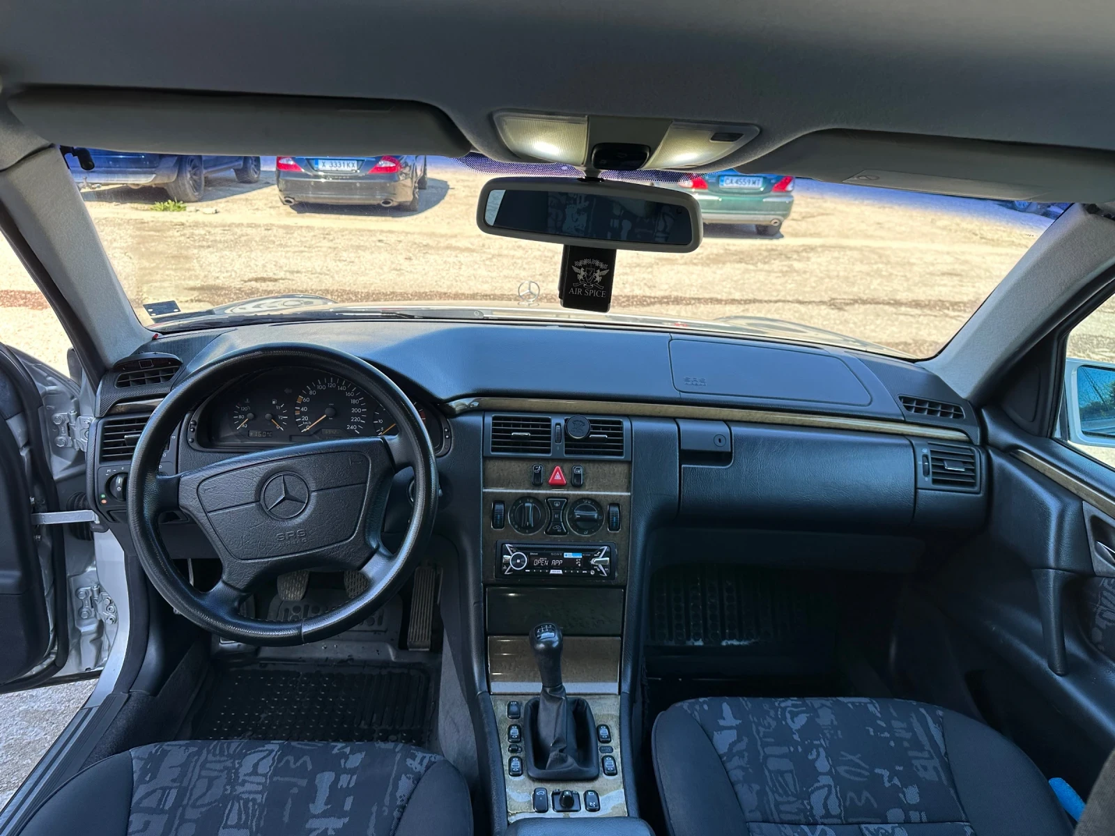 Mercedes-Benz E 220  - изображение 7