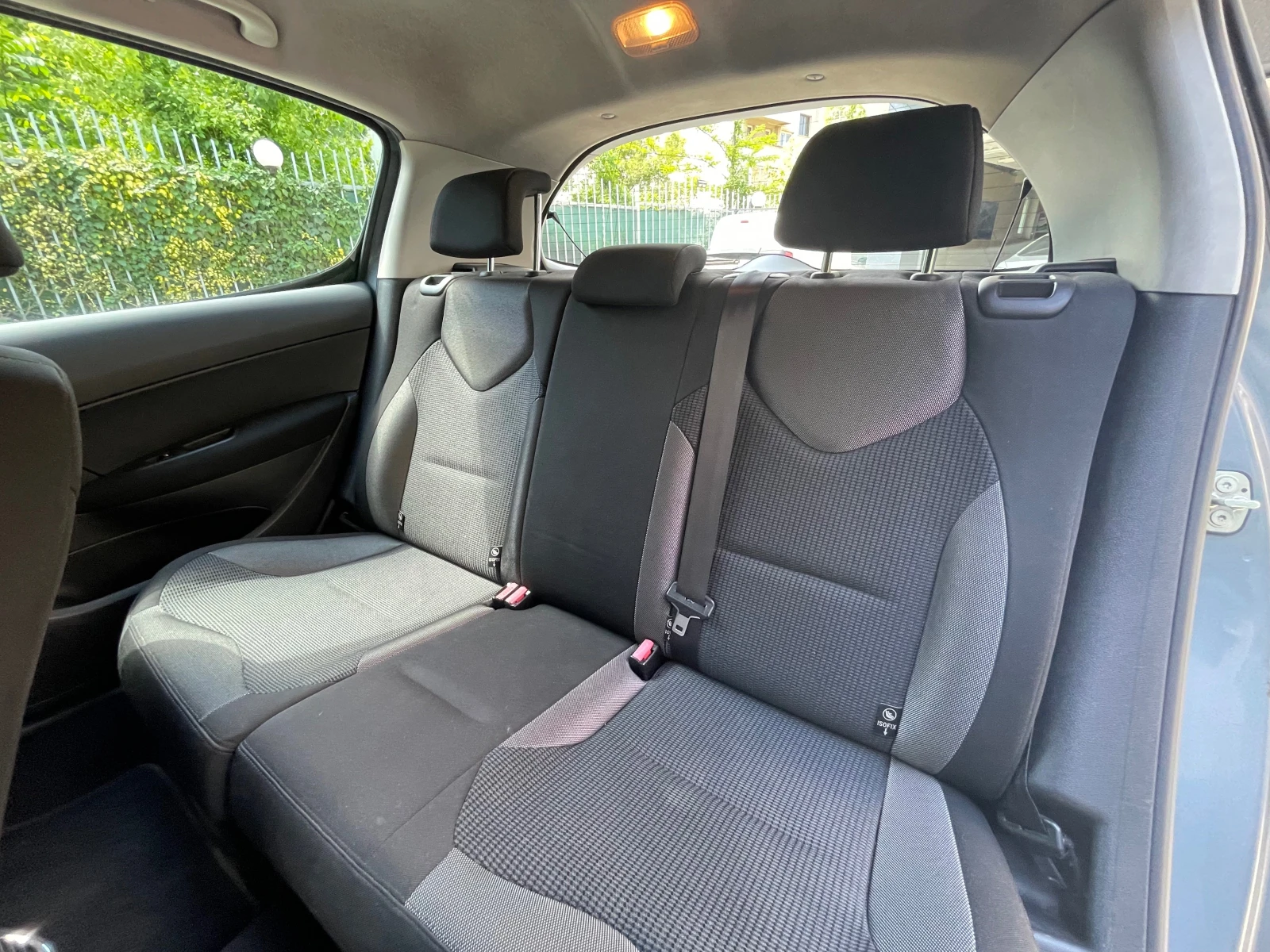 Peugeot 308 1.6 HDI 90 к.с. - изображение 9