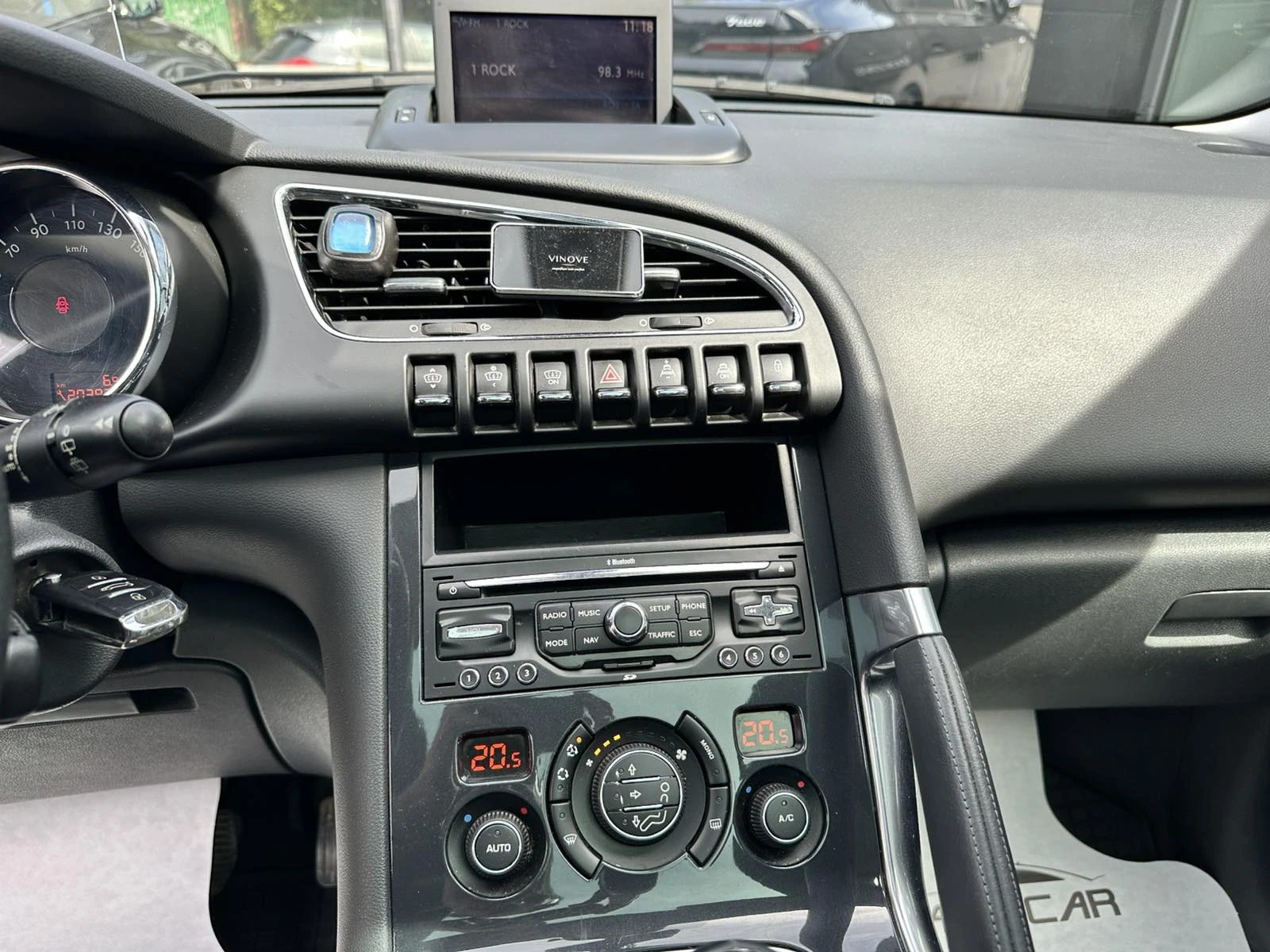 Peugeot 3008 2.0 HDI / PANO/ HUD - изображение 9