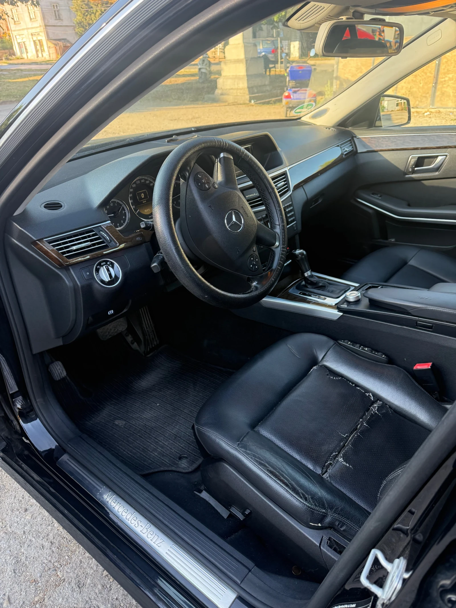 Mercedes-Benz E 200, снимка 4 - Автомобили и джипове - 53829849