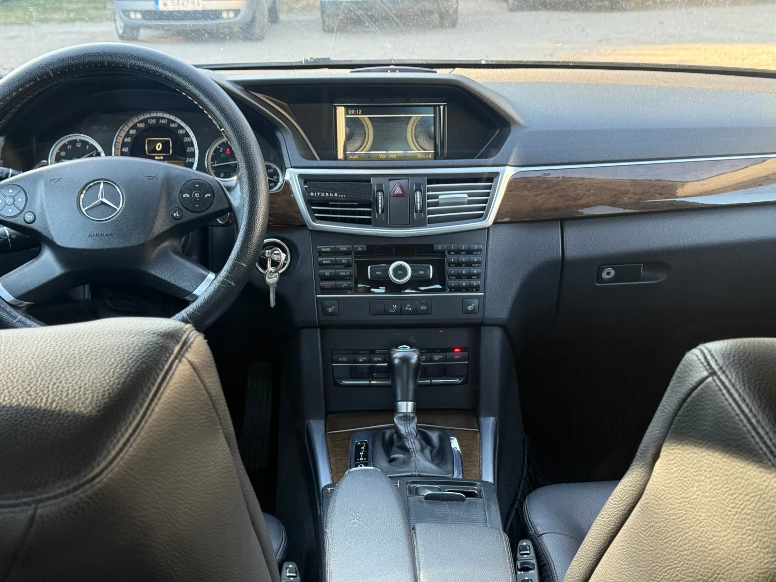 Mercedes-Benz E 200, снимка 3 - Автомобили и джипове - 53829849