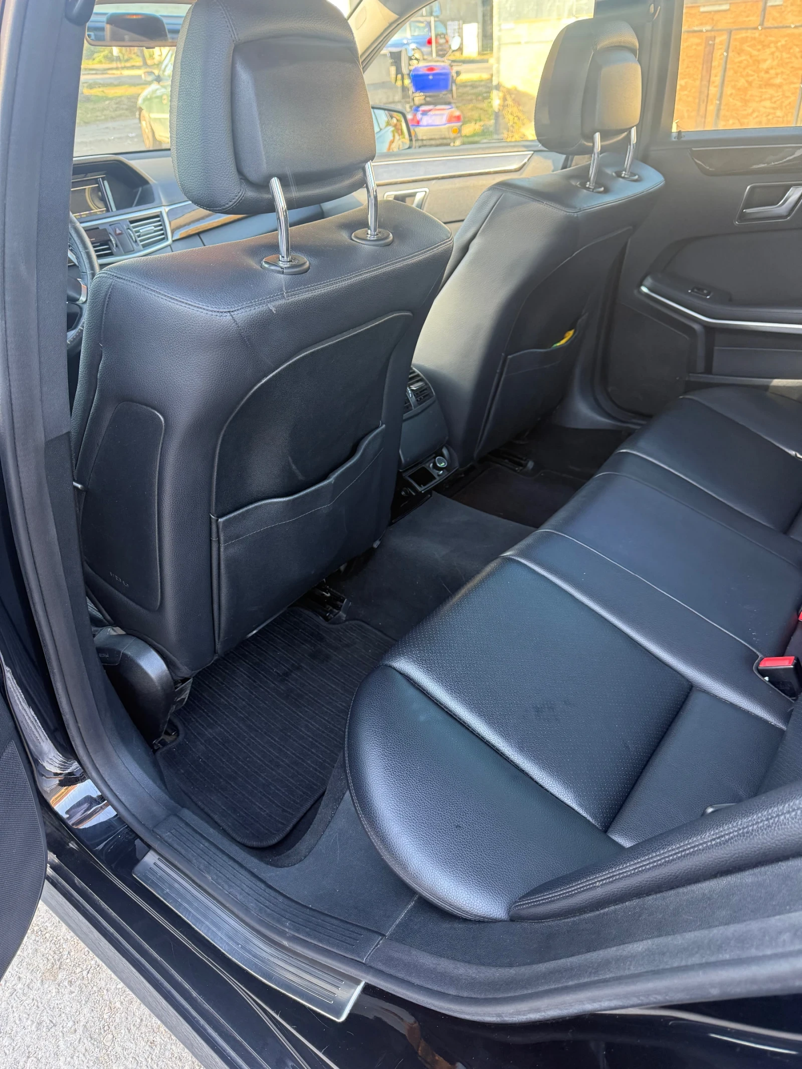 Mercedes-Benz E 200, снимка 7 - Автомобили и джипове - 53829849