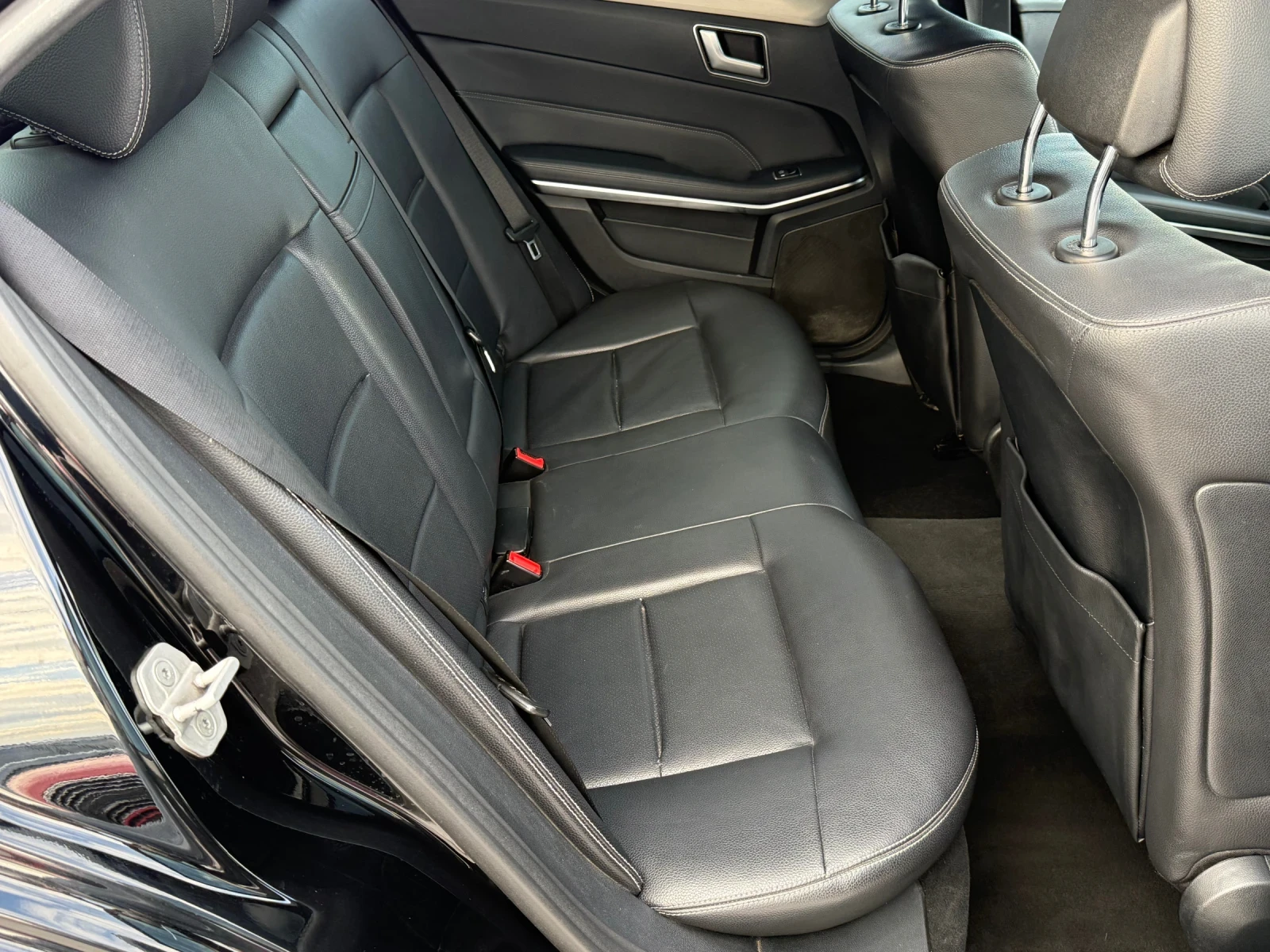 Mercedes-Benz E 220 D* 2015г* Топ Състояние* Автоматик* 227.000КМ* Сер, снимка 11 - Автомобили и джипове - 53990880