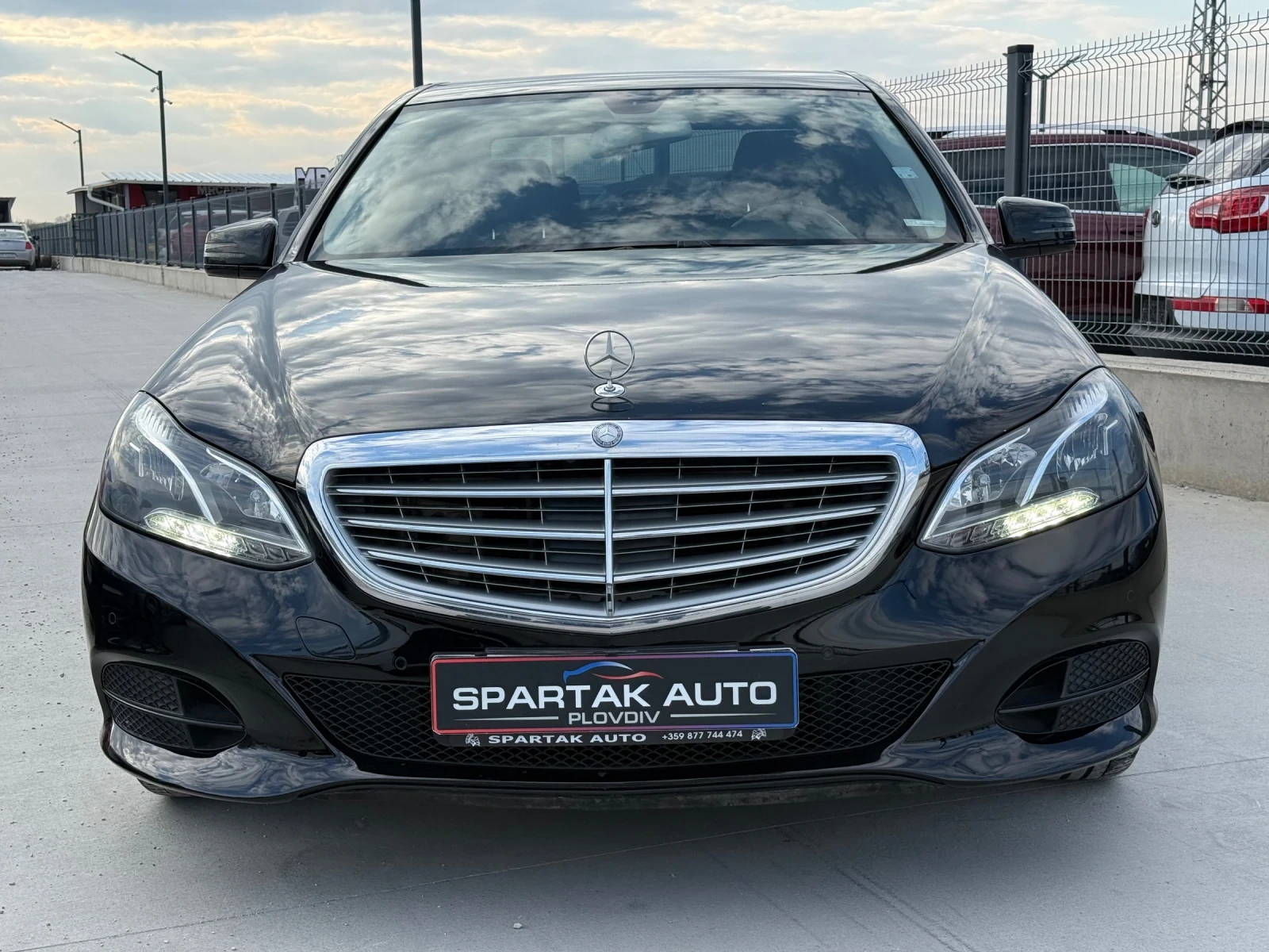 Mercedes-Benz E 220 D* 2015г* Топ Състояние* Автоматик* 227.000КМ* Сер, снимка 2 - Автомобили и джипове - 53990880