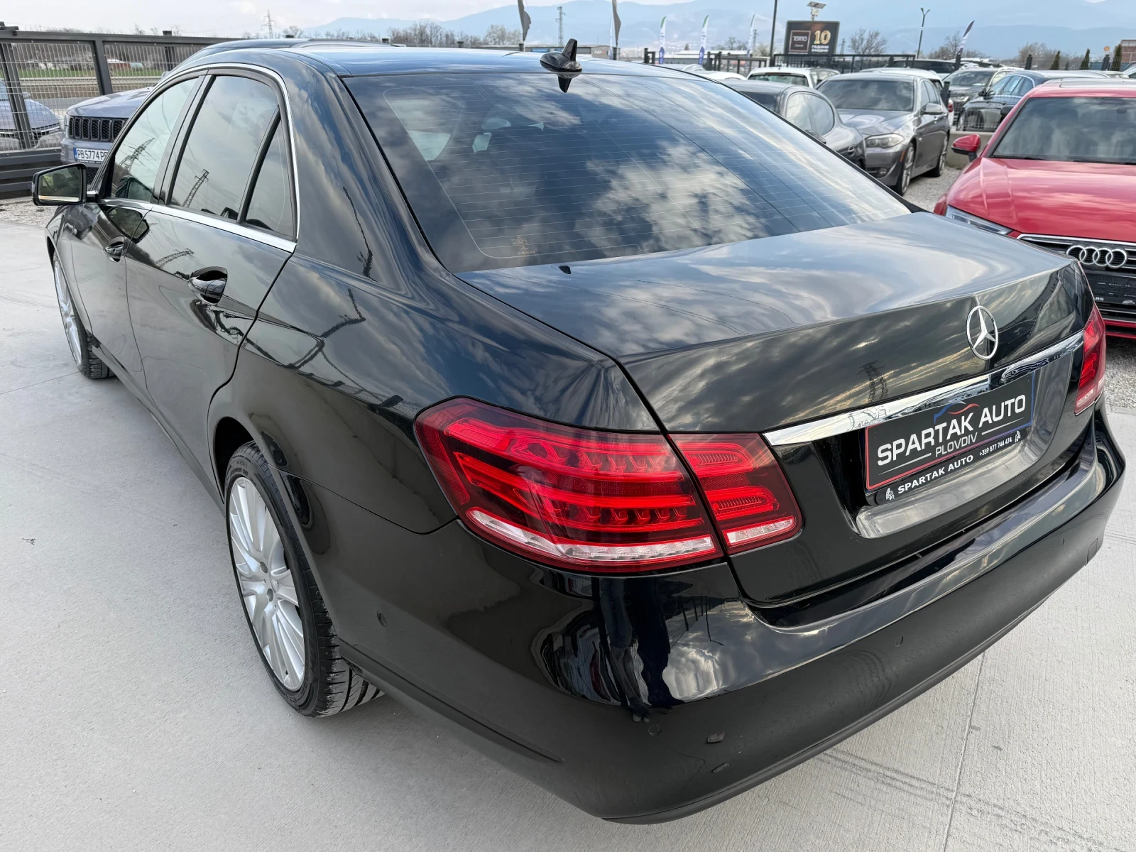 Mercedes-Benz E 220 D* 2015г* Топ Състояние* Автоматик* 227.000КМ* Сер, снимка 6 - Автомобили и джипове - 53990880