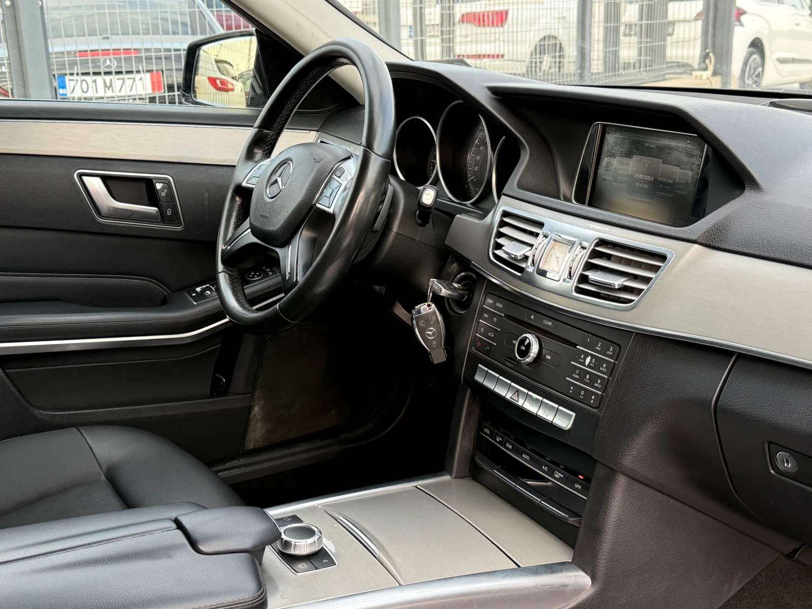 Mercedes-Benz E 220 D* 2015г* Топ Състояние* Автоматик* 227.000КМ* Сер, снимка 13 - Автомобили и джипове - 53990880