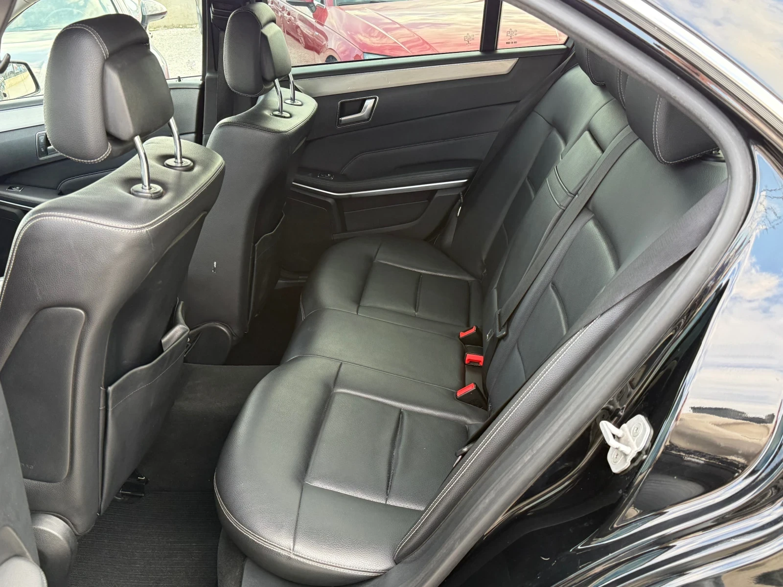 Mercedes-Benz E 220 D* 2015г* Топ Състояние* Автоматик* 227.000КМ* Сер, снимка 8 - Автомобили и джипове - 53990880