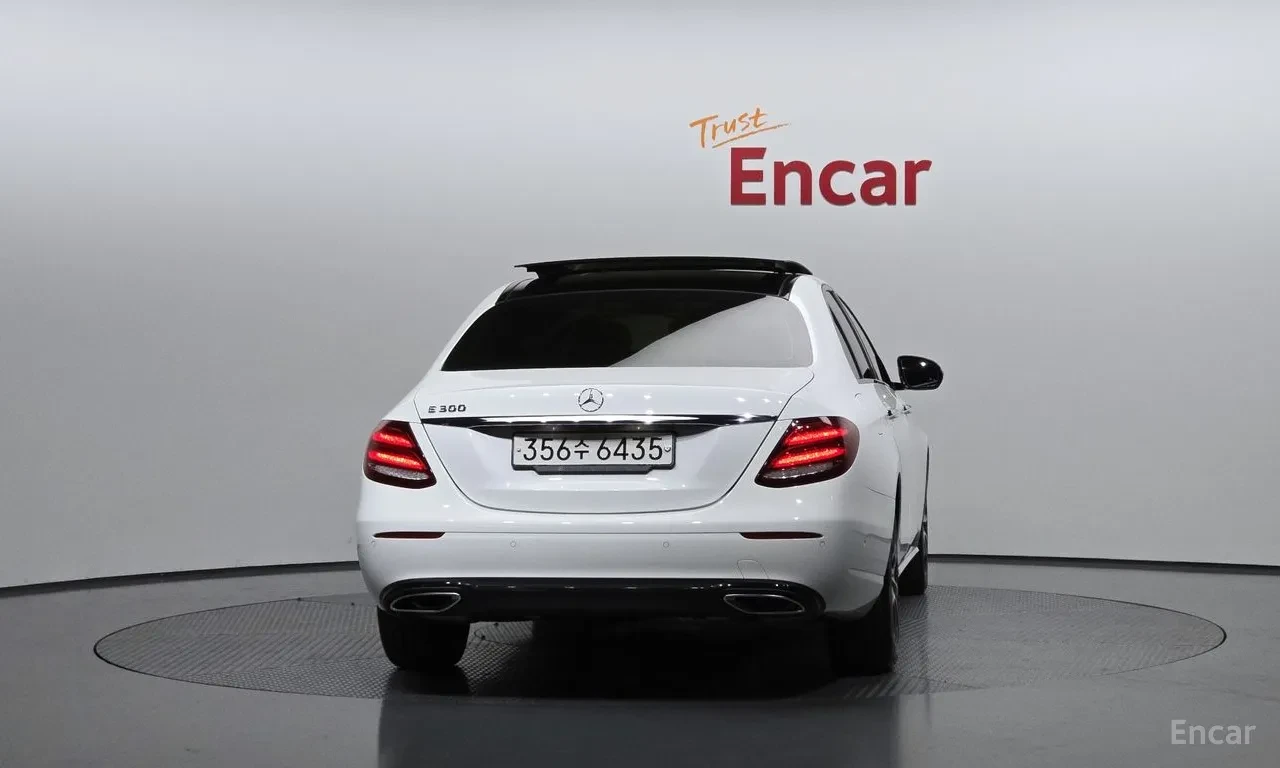 Mercedes-Benz E 300 burmester* multibeam led* Parking Assist, снимка 4 - Автомобили и джипове - 54941331