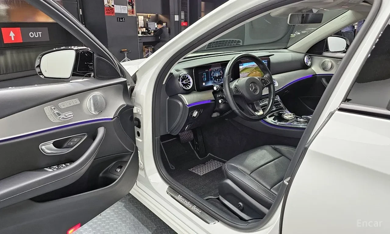 Mercedes-Benz E 300 burmester* multibeam led* Parking Assist, снимка 5 - Автомобили и джипове - 54941331