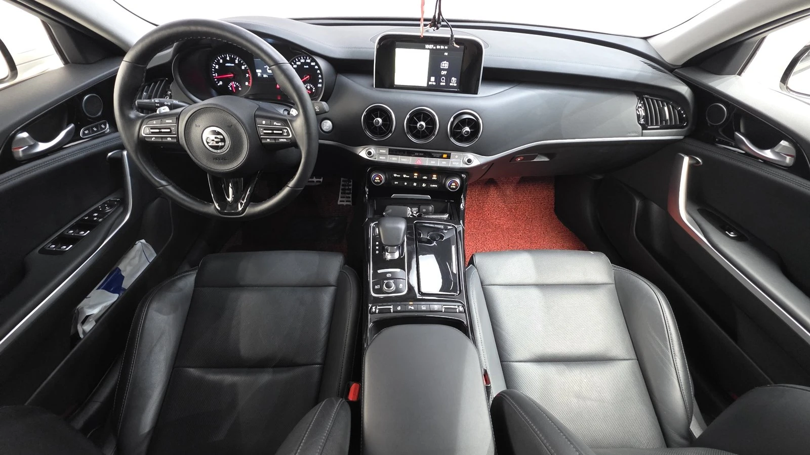 Kia Stinger 2.0* ЛЮК* KEYLESS* ПОДГРЕВ ВОЛАН* КРАЙНА ЦЕНА, снимка 7 - Автомобили и джипове - 55271960