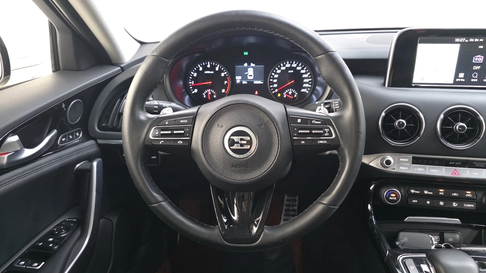 Kia Stinger 2.0* ЛЮК* KEYLESS* ПОДГРЕВ ВОЛАН* КРАЙНА ЦЕНА, снимка 14 - Автомобили и джипове - 55271960
