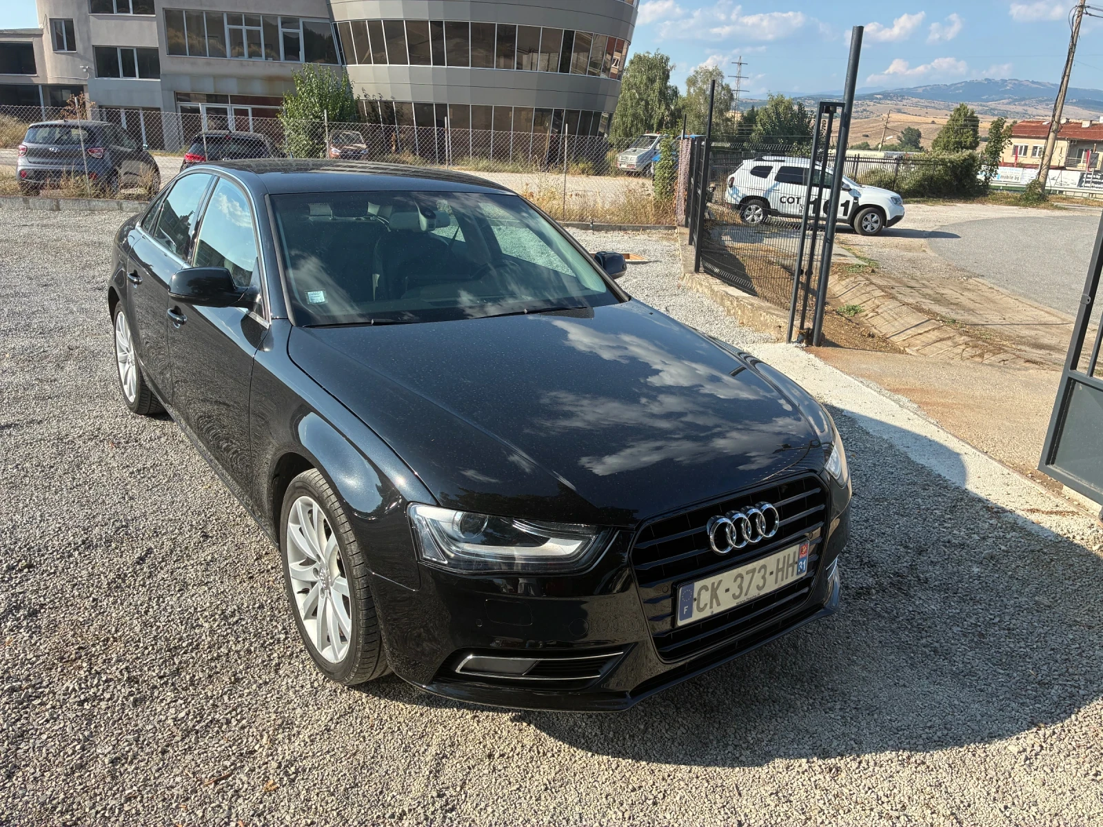 Audi A4 2.0TDI S TRONIK, снимка 2 - Автомобили и джипове - 55619397